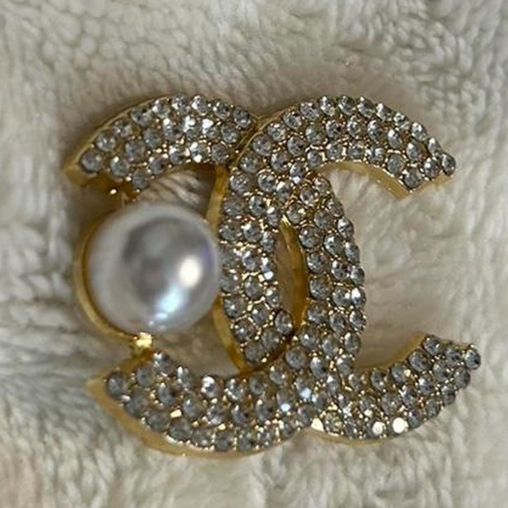 Double C Fashion Gold Tone/
Pearl Brooch, High-End Suit Letter
Diamond Pin - Picture 4 of 9